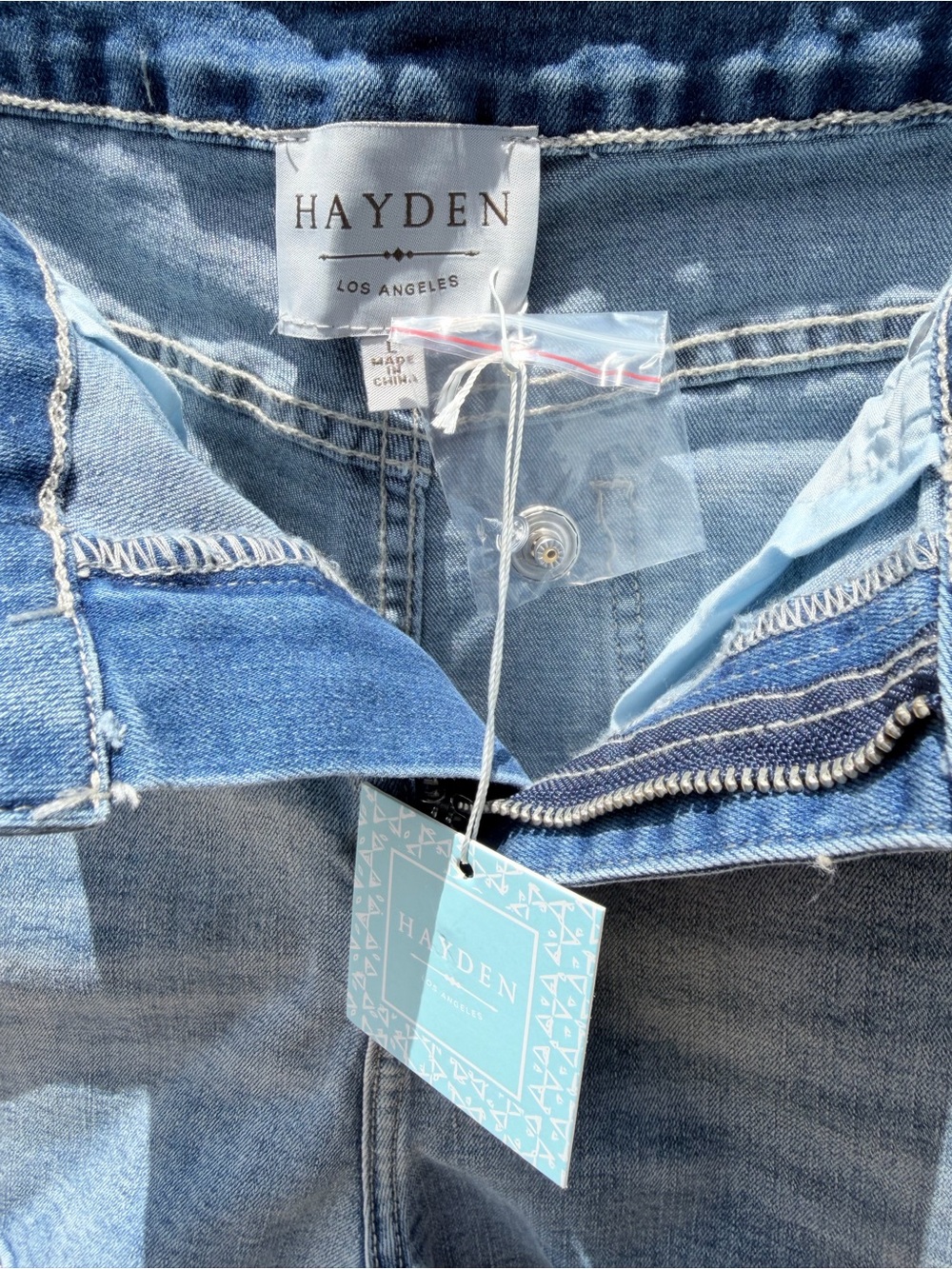 Hayden LA Juniors Light Wash Colorblock Denim Shorts Size L NWT - Picture 4 of 5